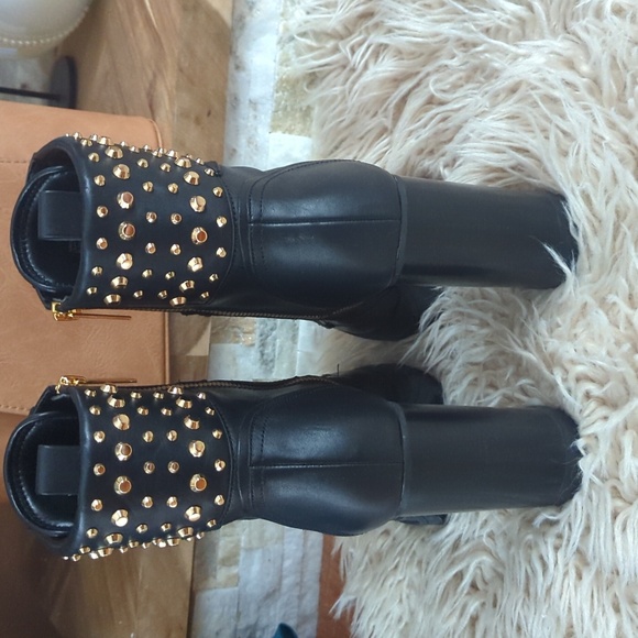 Michael Kors Yvonne Boots - Picture 5 of 9